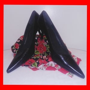 Stuart Weitzman all leather pumps - EUC size 9